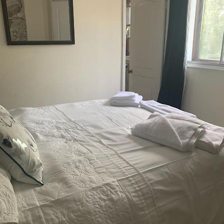 The Swan @ Stoford Ξενοδοχείο Εξωτερικό φωτογραφία A bed with a duvet