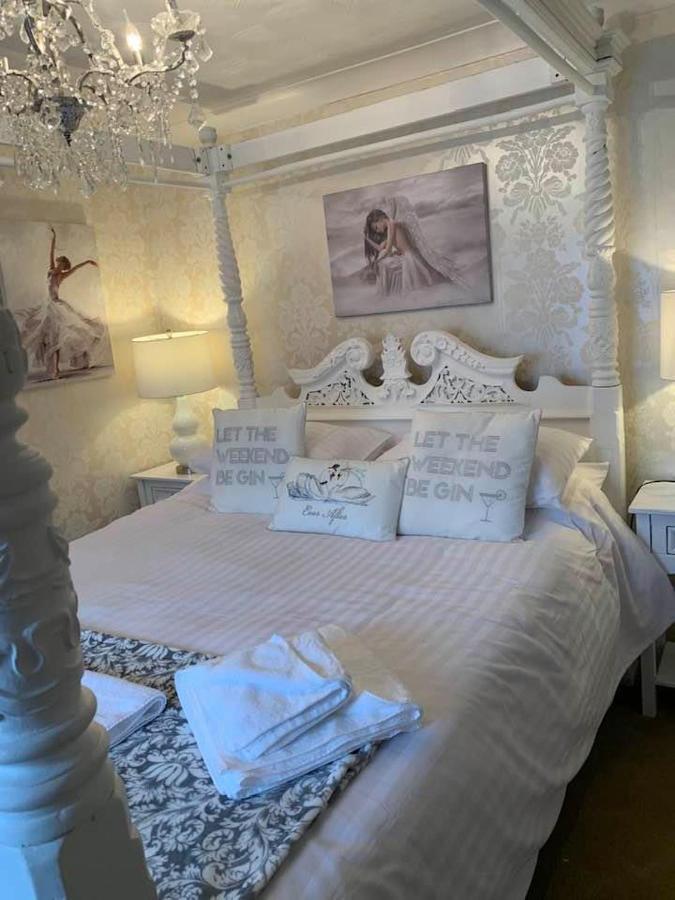 The Swan @ Stoford Ξενοδοχείο Εξωτερικό φωτογραφία The bedroom at The Swan Inn