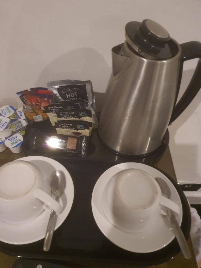 The Swan @ Stoford Ξενοδοχείο Εξωτερικό φωτογραφία A kettle with a selection of tea and coffee