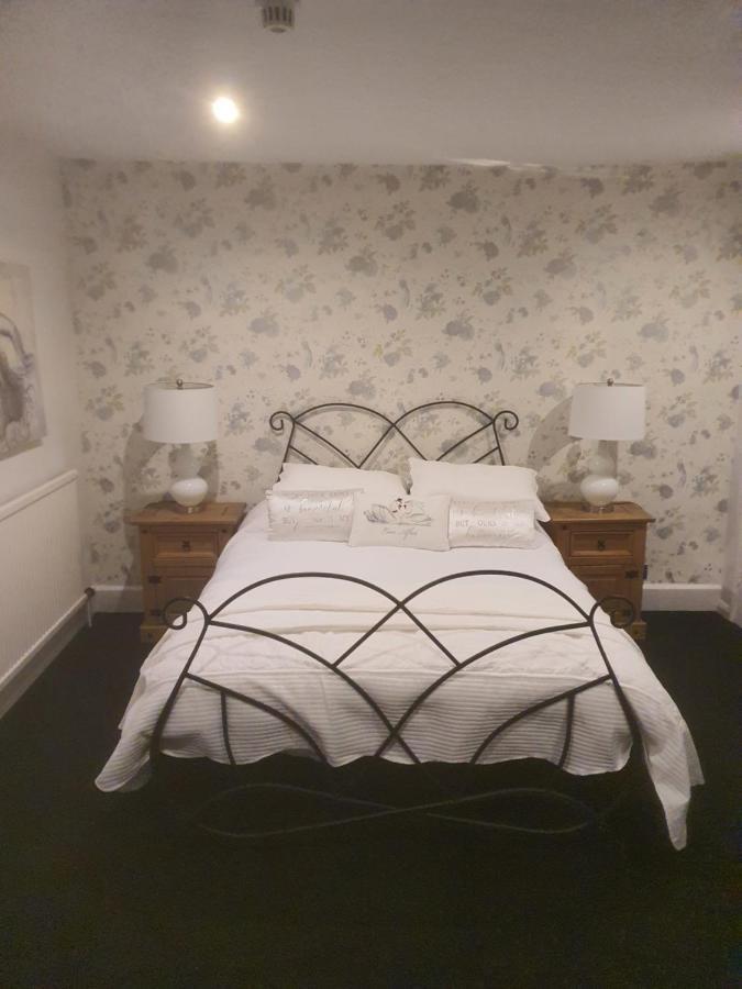 The Swan @ Stoford Ξενοδοχείο Εξωτερικό φωτογραφία A bedroom at the hotel