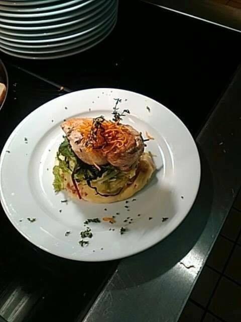 The Swan @ Stoford Ξενοδοχείο Εξωτερικό φωτογραφία A prepared dish of chicken and cabbage