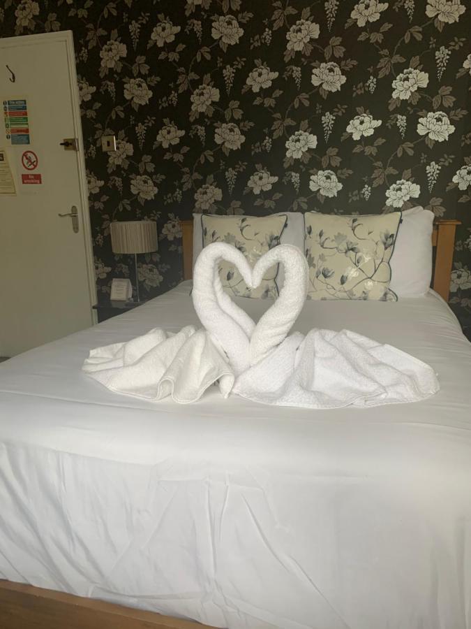 The Swan @ Stoford Ξενοδοχείο Εξωτερικό φωτογραφία A towel swan