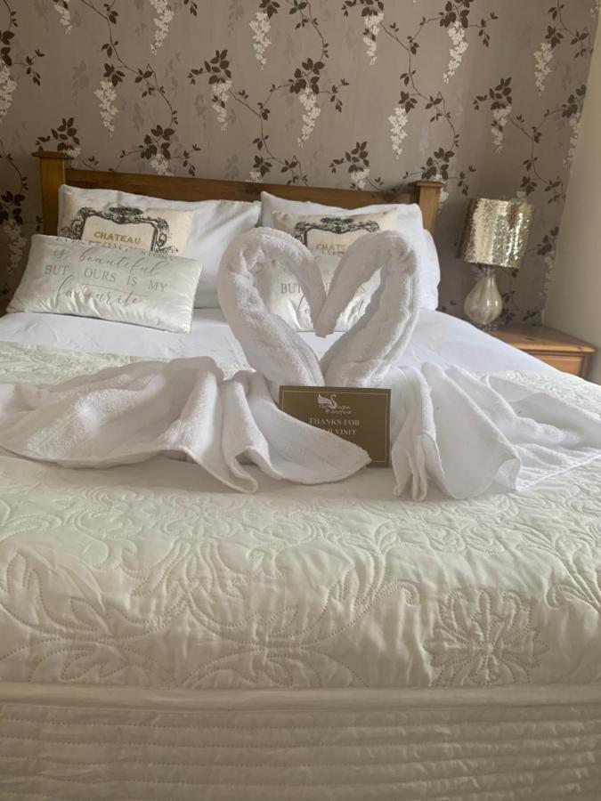 The Swan @ Stoford Ξενοδοχείο Εξωτερικό φωτογραφία A bed at the hotel