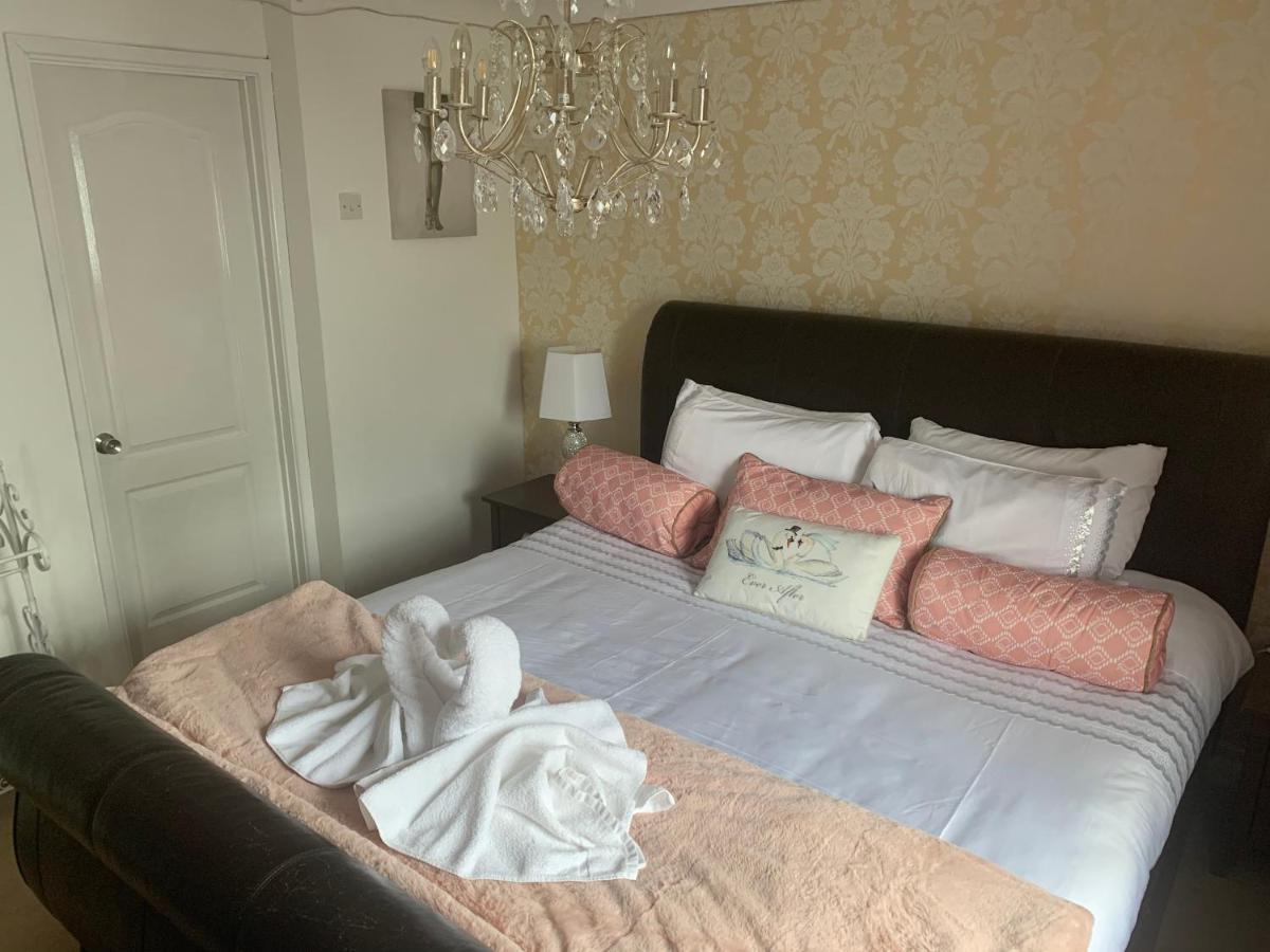 The Swan @ Stoford Ξενοδοχείο Εξωτερικό φωτογραφία A bedroom at the hotel
